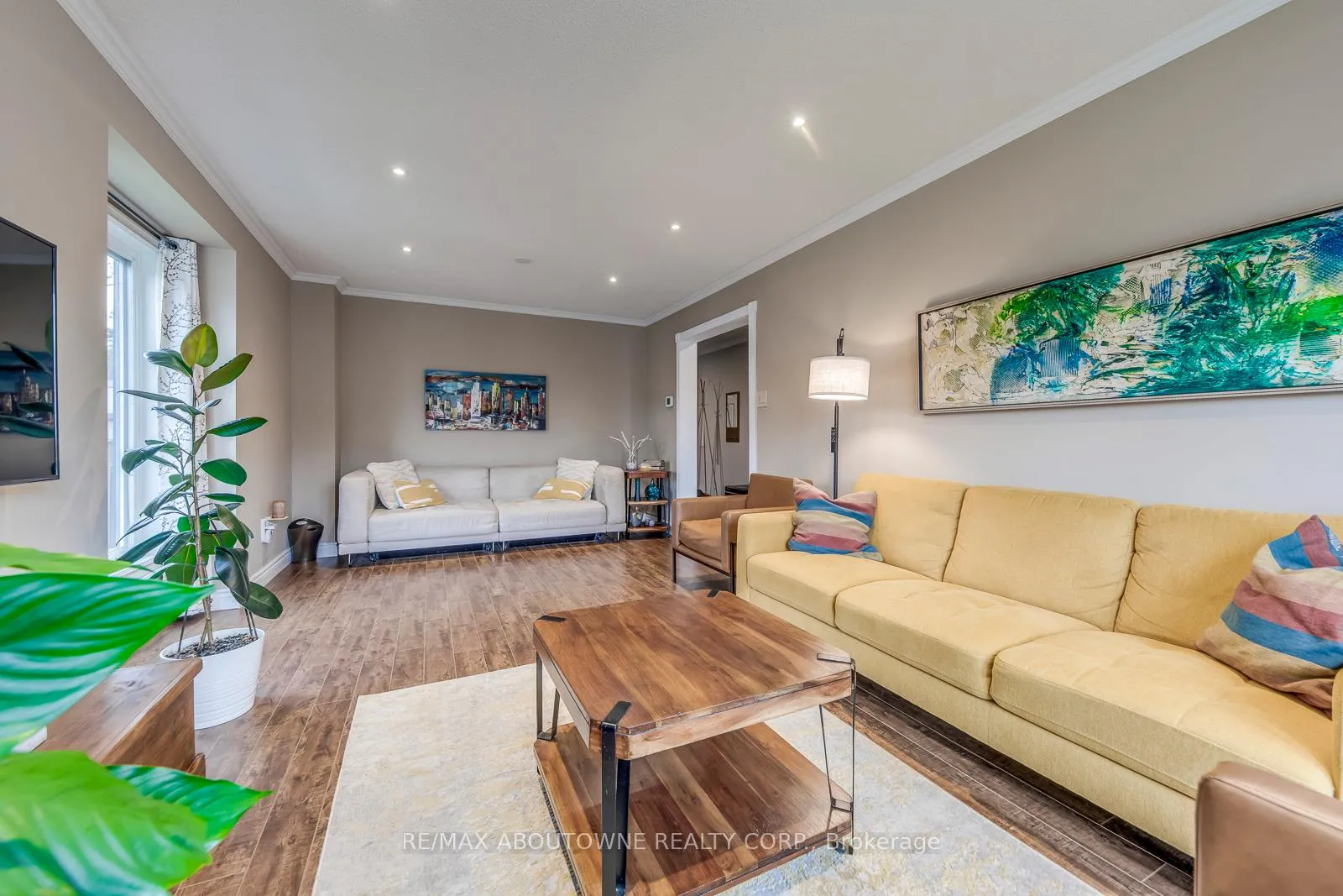 Photo 11 of 1209 Old Oak Drive, Oakville, West Oak Trails — HOMEH