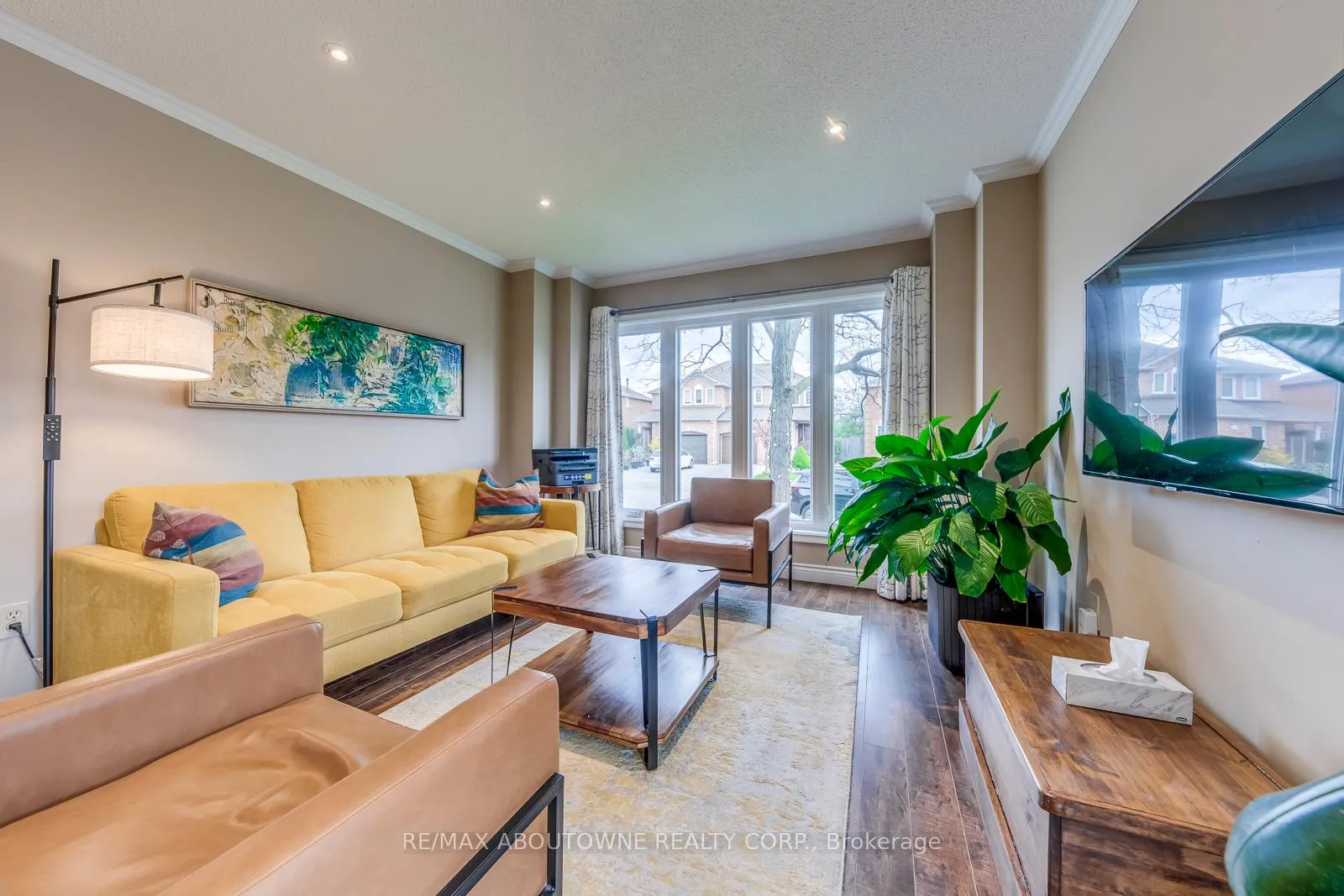 Photo 12 of 1209 Old Oak Drive, Oakville, West Oak Trails — HOMEH
