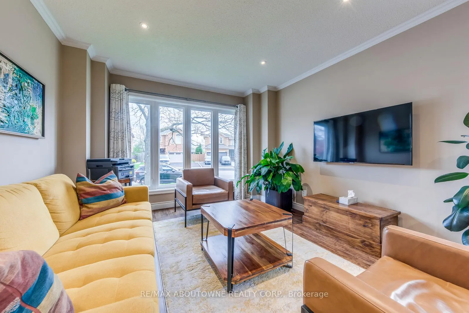 Photo 13 of 1209 Old Oak Drive, Oakville, West Oak Trails — HOMEH