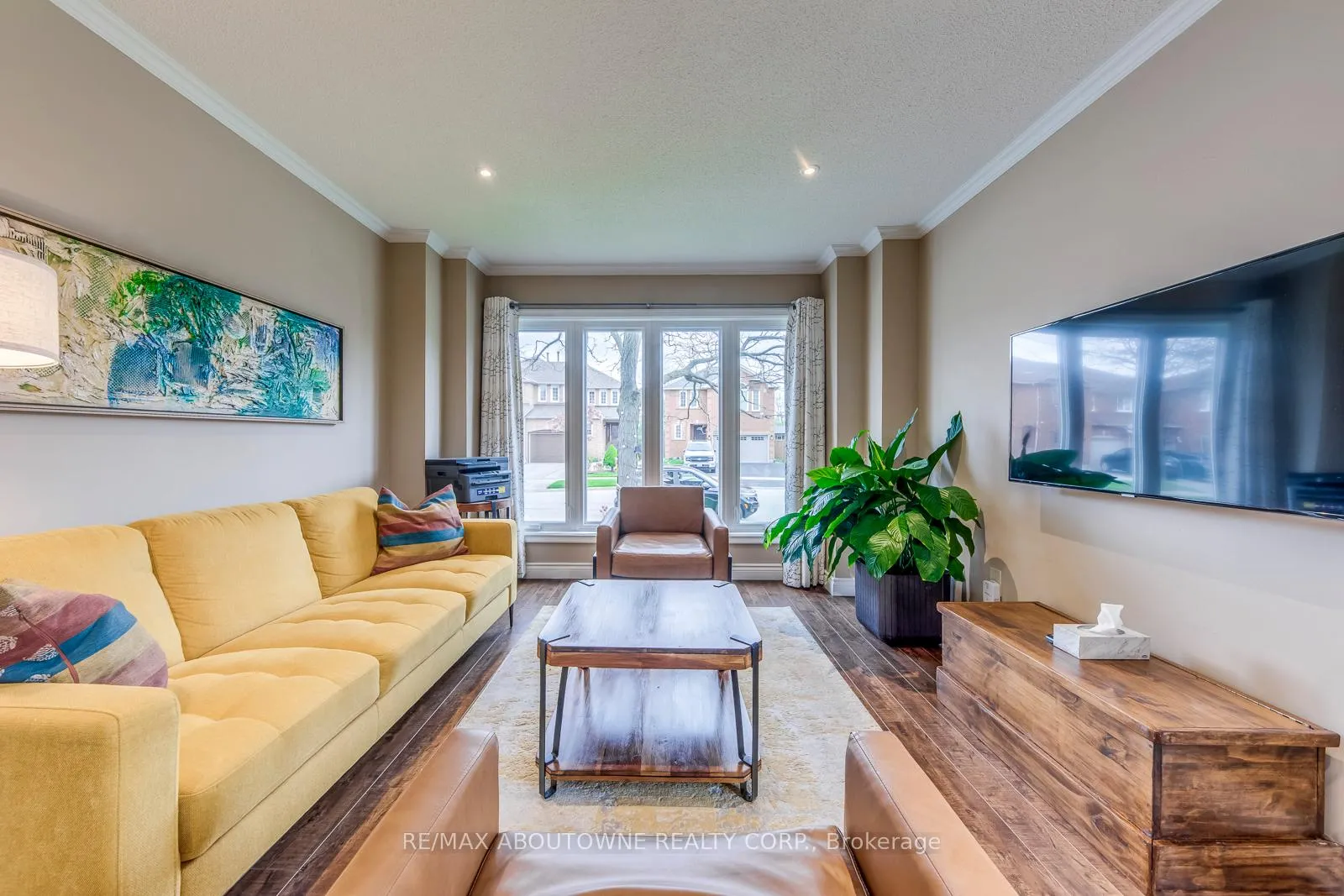 Photo 14 of 1209 Old Oak Drive, Oakville, West Oak Trails — HOMEH