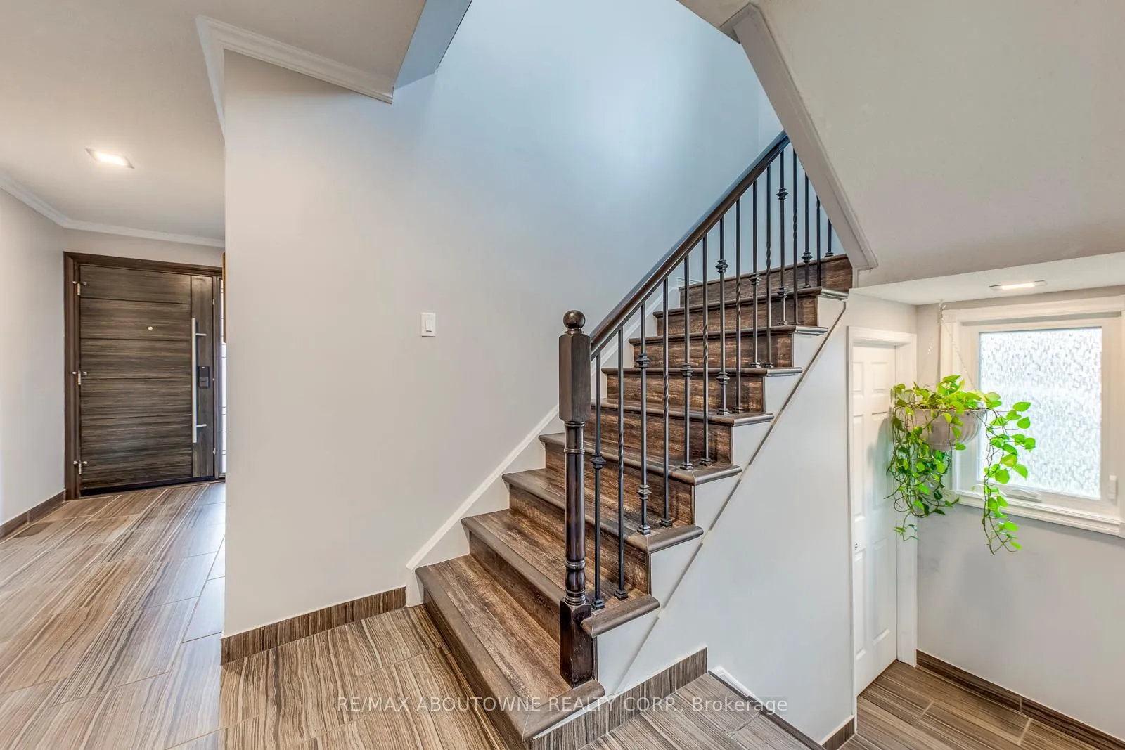 Photo 17 of 1209 Old Oak Drive, Oakville, West Oak Trails — HOMEH