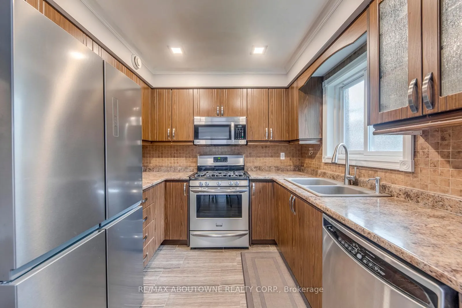Photo 22 of 1209 Old Oak Drive, Oakville, West Oak Trails — HOMEH