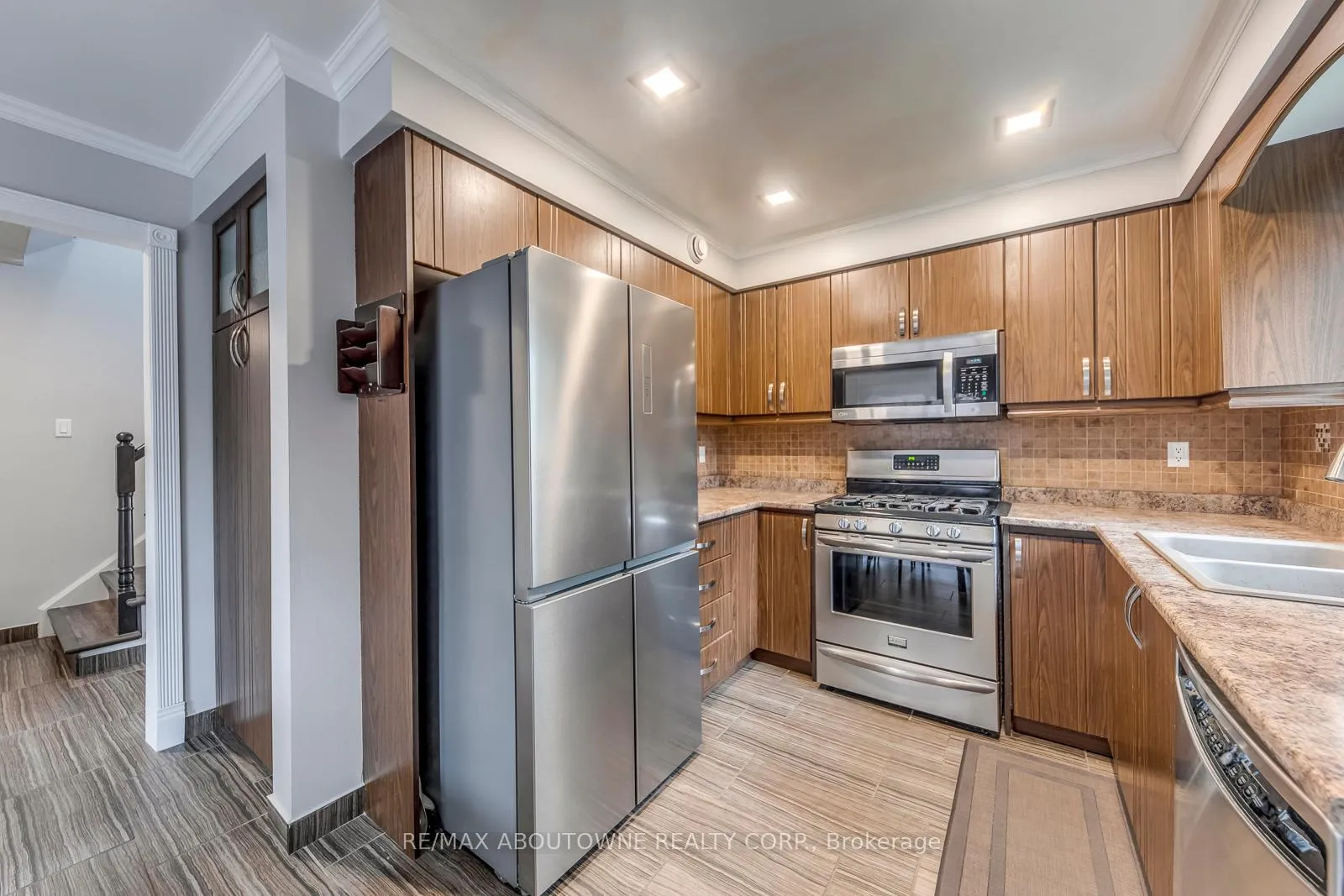 Photo 23 of 1209 Old Oak Drive, Oakville, West Oak Trails — HOMEH