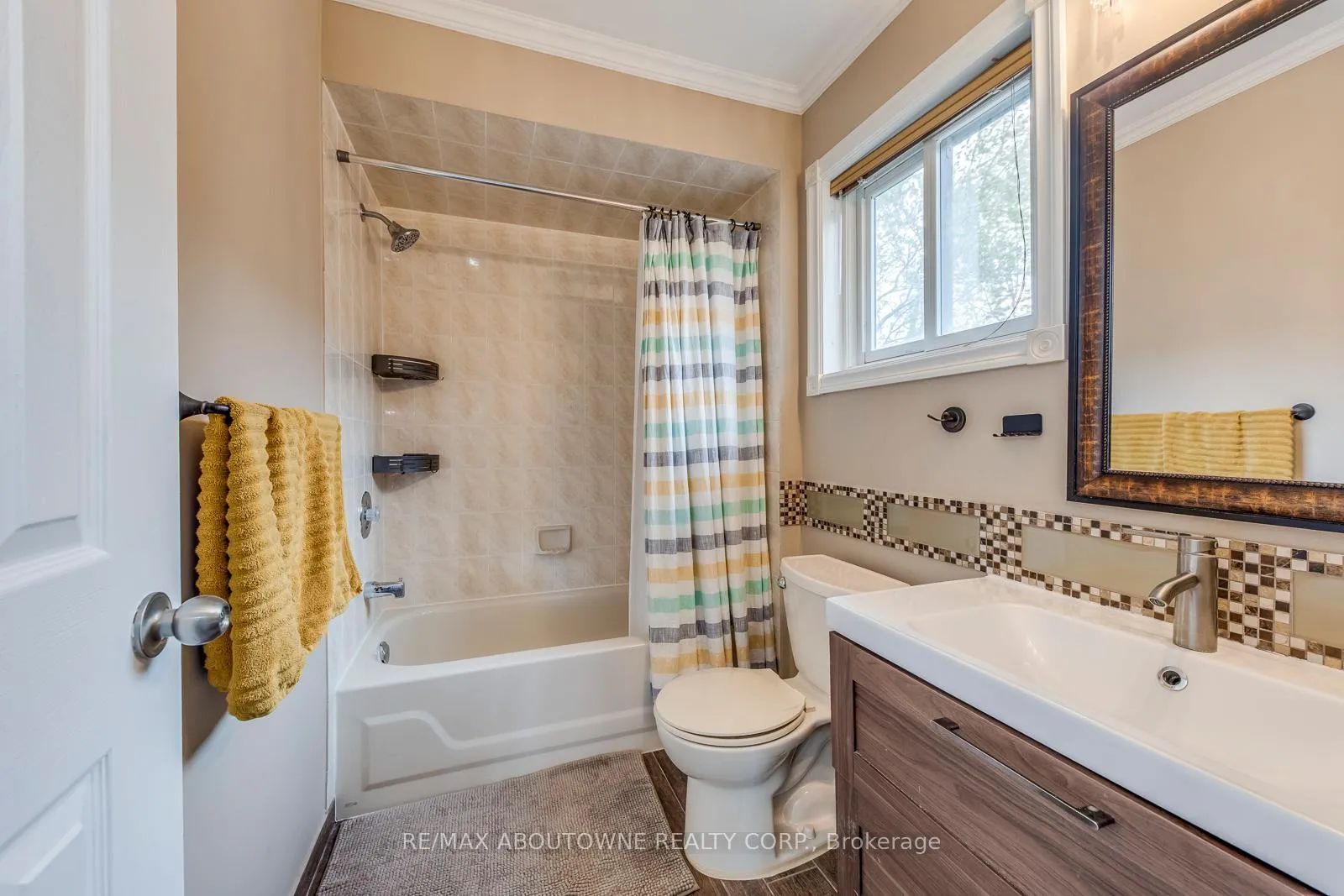 Photo 36 of 1209 Old Oak Drive, Oakville, West Oak Trails — HOMEH