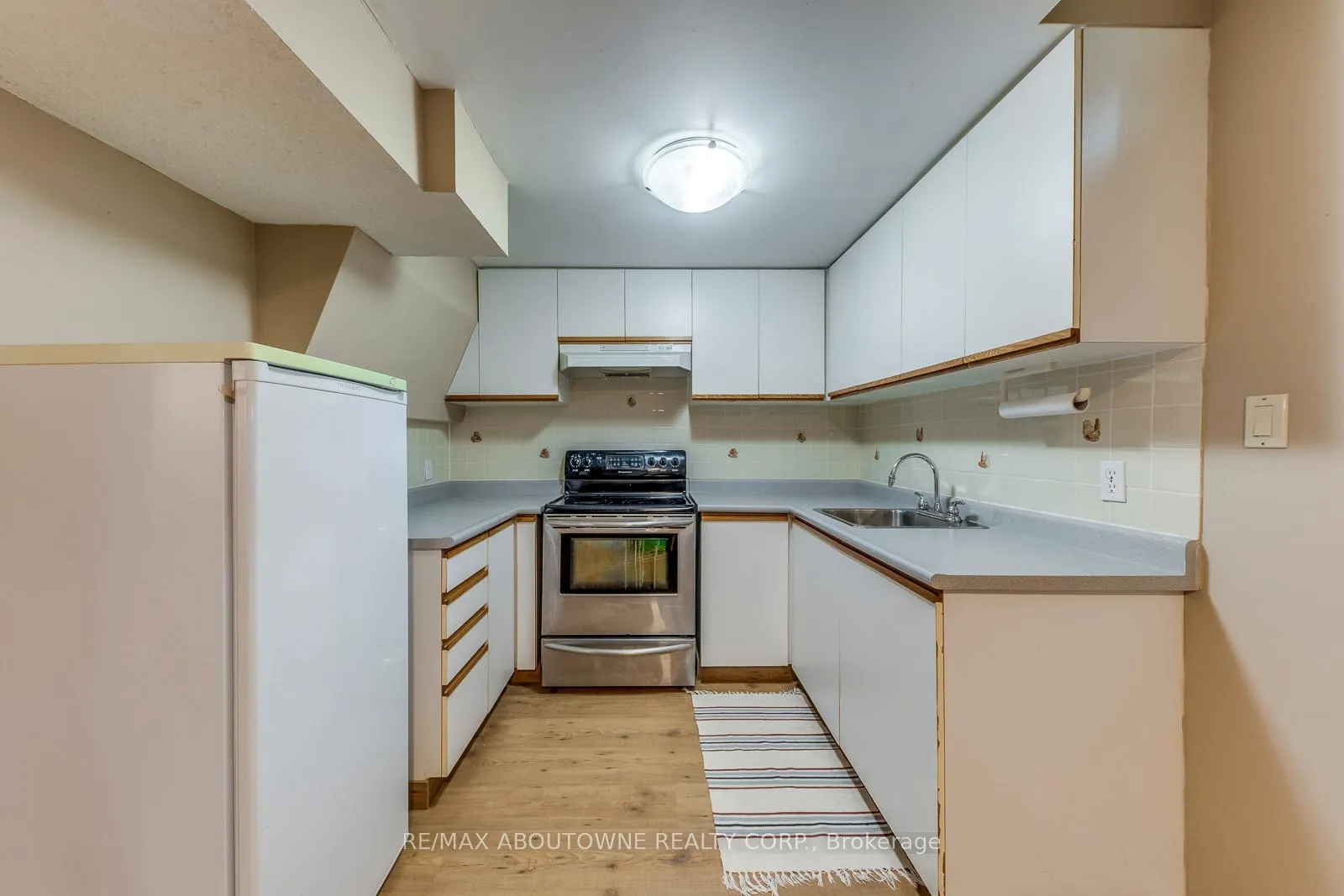 Photo 38 of 1209 Old Oak Drive, Oakville, West Oak Trails — HOMEH