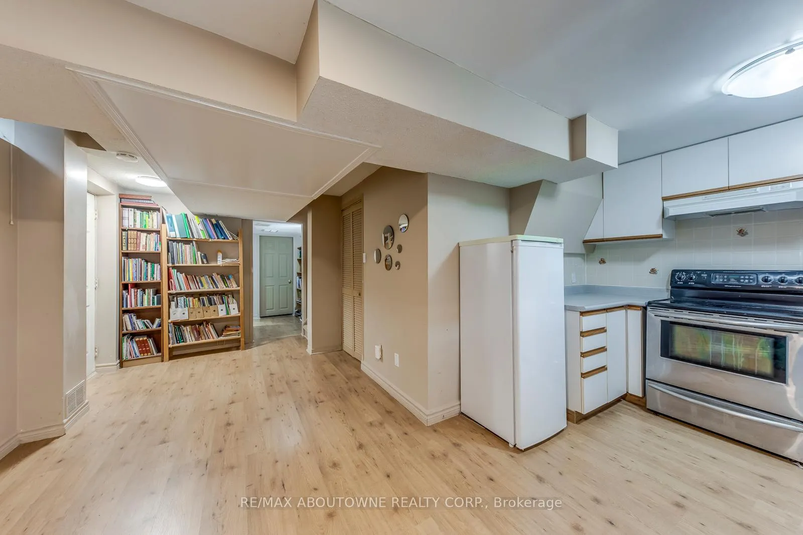Photo 40 of 1209 Old Oak Drive, Oakville, West Oak Trails — HOMEH