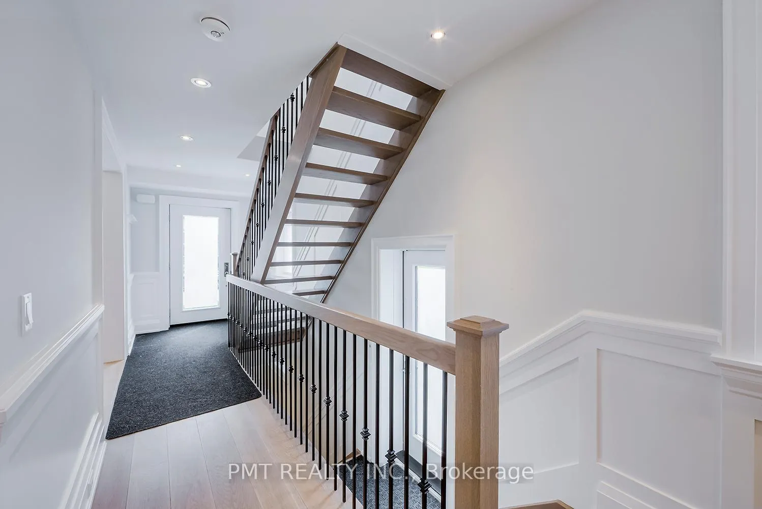 Photo 3 of 50 Thursfield Crescent, Toronto, Leaside — HOMEH