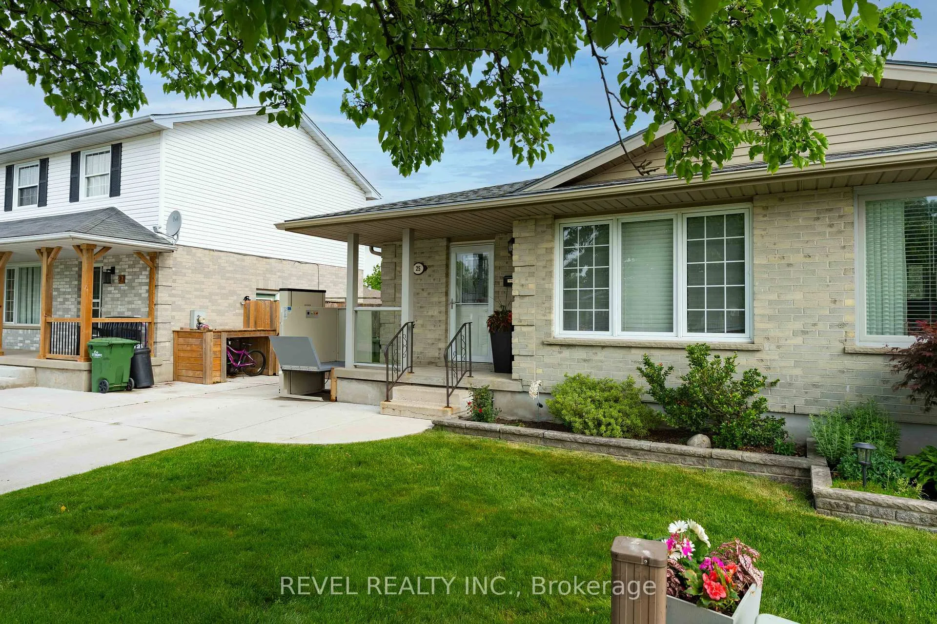 Photo 4 of 25 Rodney Crescent, St. Thomas — HOMEH