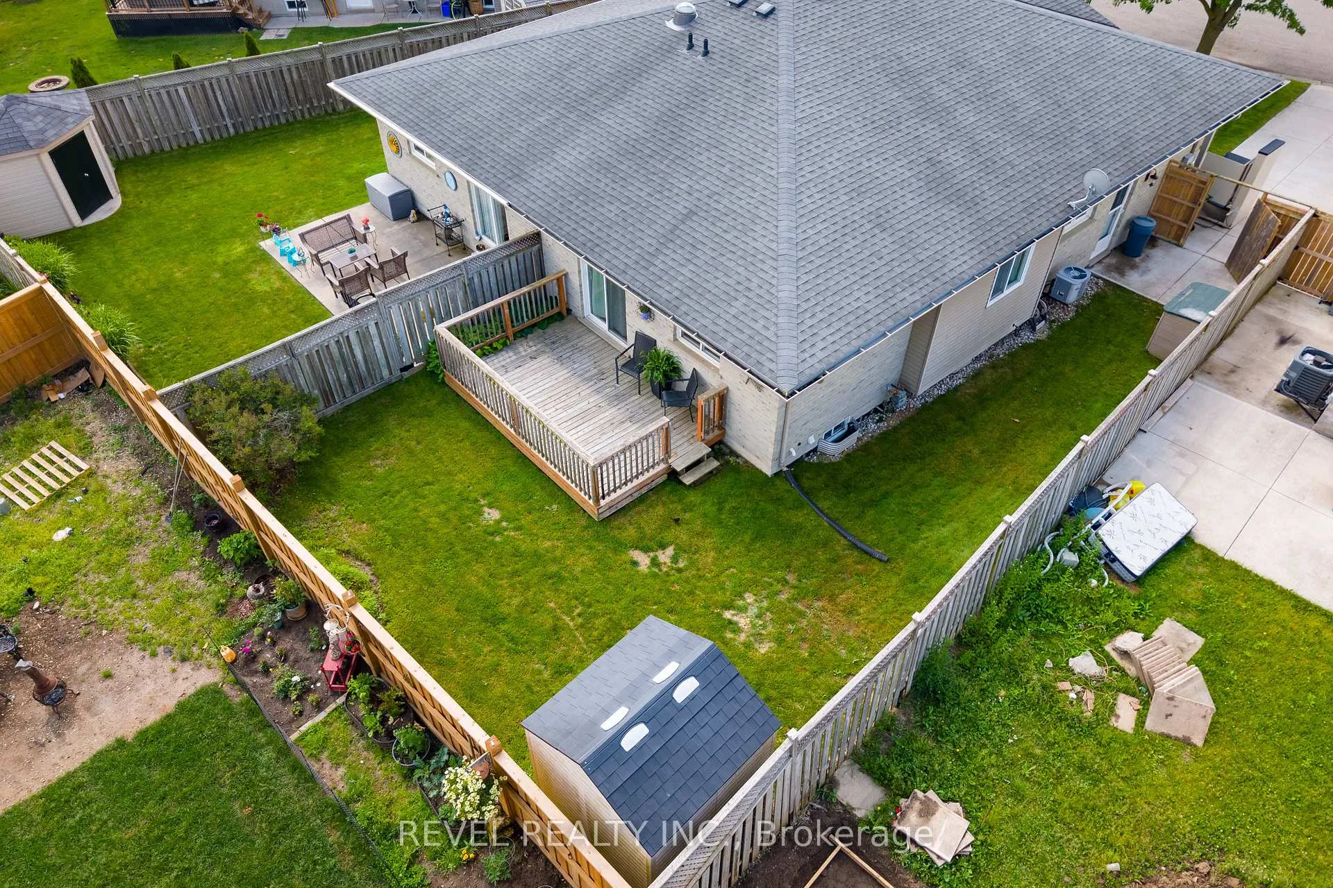 Photo 8 of 25 Rodney Crescent, St. Thomas — HOMEH