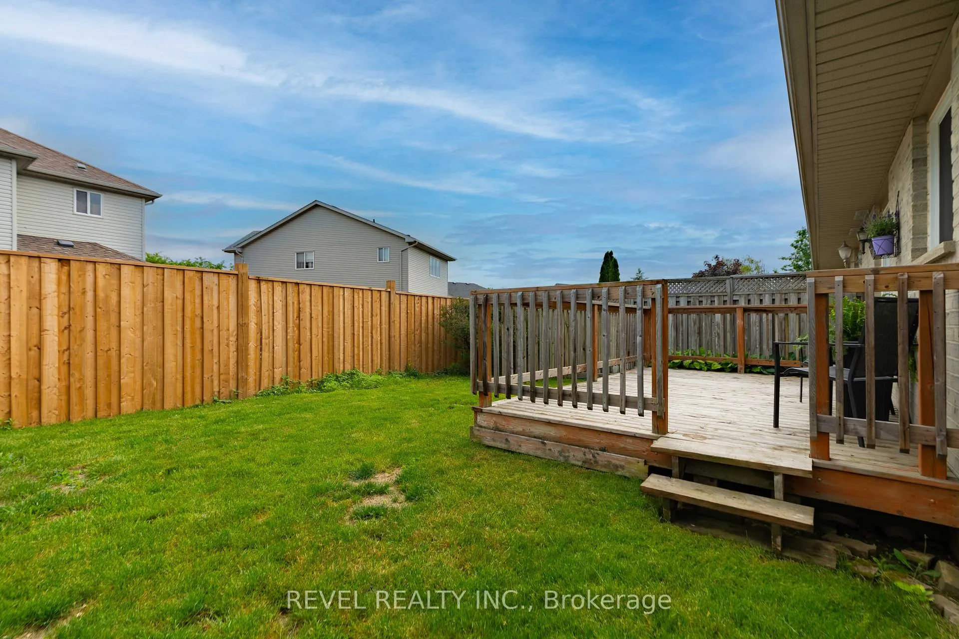 Photo 11 of 25 Rodney Crescent, St. Thomas — HOMEH
