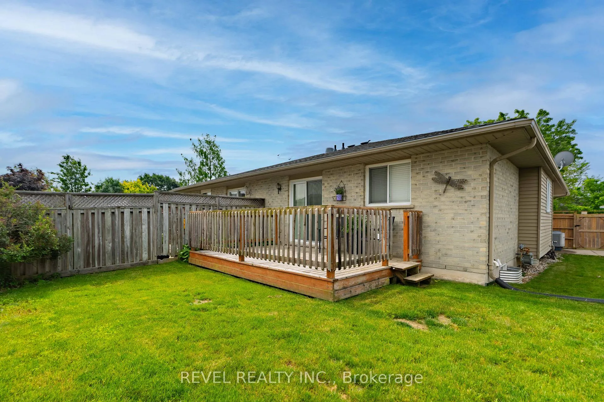 Photo 12 of 25 Rodney Crescent, St. Thomas — HOMEH