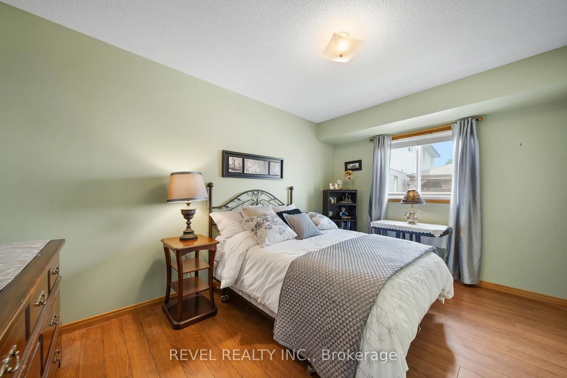 Photo 32 of 25 Rodney Crescent, St. Thomas — HOMEH