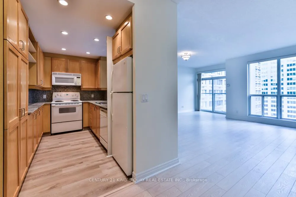 Photo 5 of Unit 3711, 8 Park Road, Toronto, Rosedale-Moore Park — HOMEH