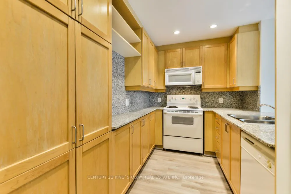 Photo 10 of Unit 3711, 8 Park Road, Toronto, Rosedale-Moore Park — HOMEH