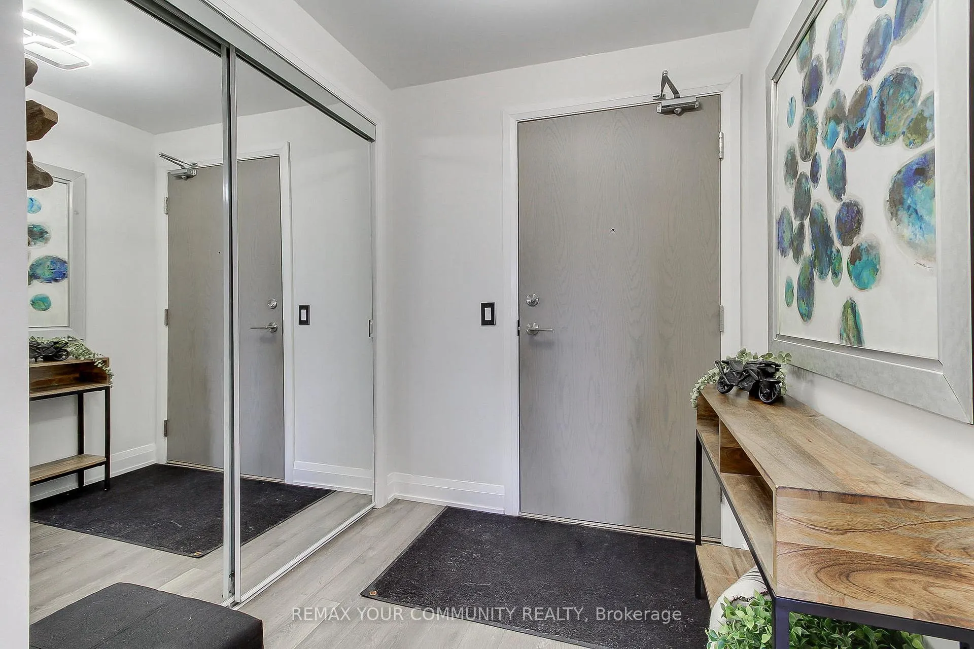 Photo 2 of Unit 204, 4800 Highway 7, Vaughan, East Woodbridge — HOMEH