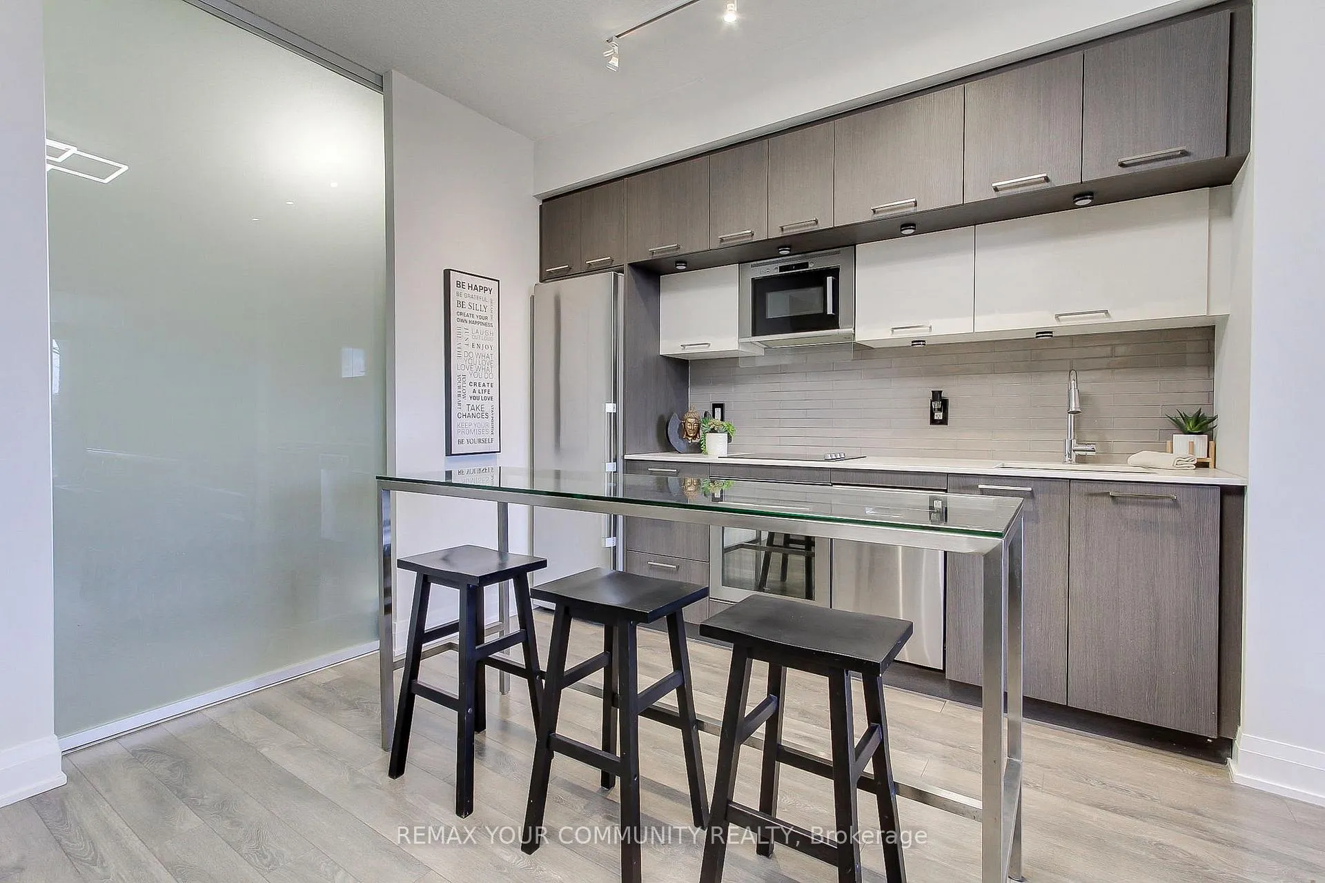 Photo 5 of Unit 204, 4800 Highway 7, Vaughan, East Woodbridge — HOMEH