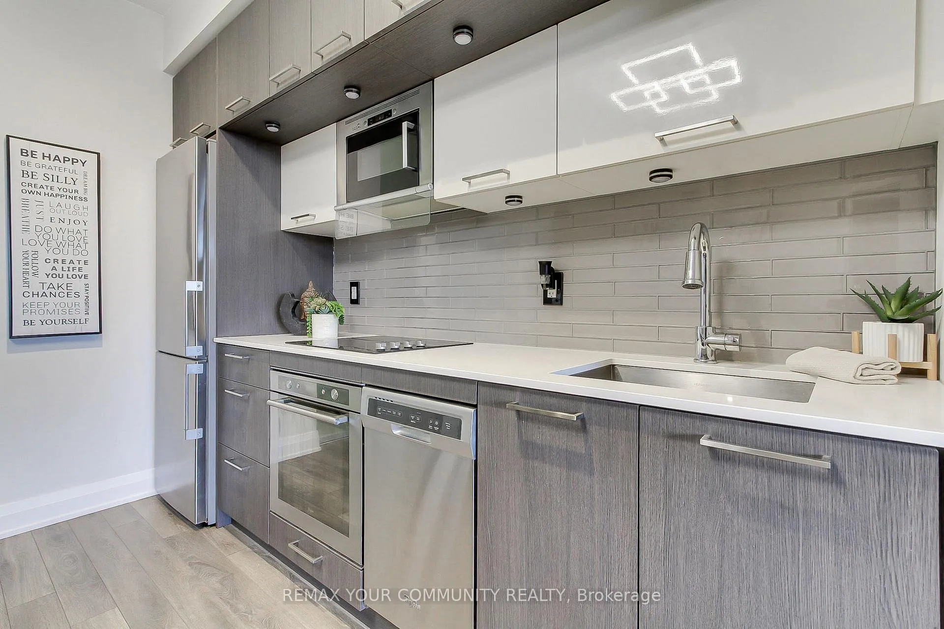 Photo 6 of Unit 204, 4800 Highway 7, Vaughan, East Woodbridge — HOMEH
