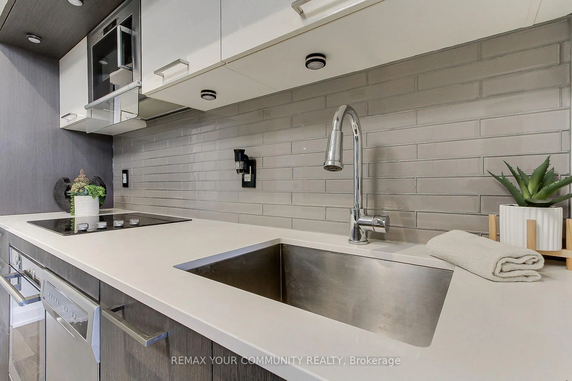 Photo 7 of Unit 204, 4800 Highway 7, Vaughan, East Woodbridge — HOMEH