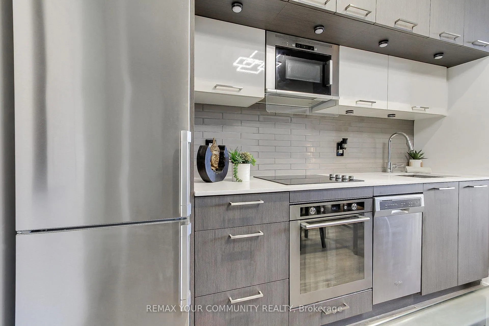 Photo 8 of Unit 204, 4800 Highway 7, Vaughan, East Woodbridge — HOMEH