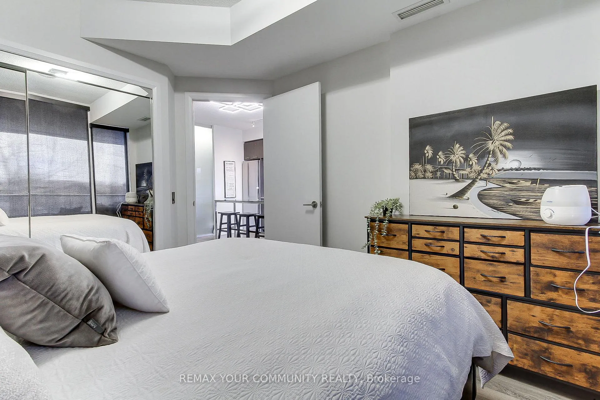 Photo 16 of Unit 204, 4800 Highway 7, Vaughan, East Woodbridge — HOMEH