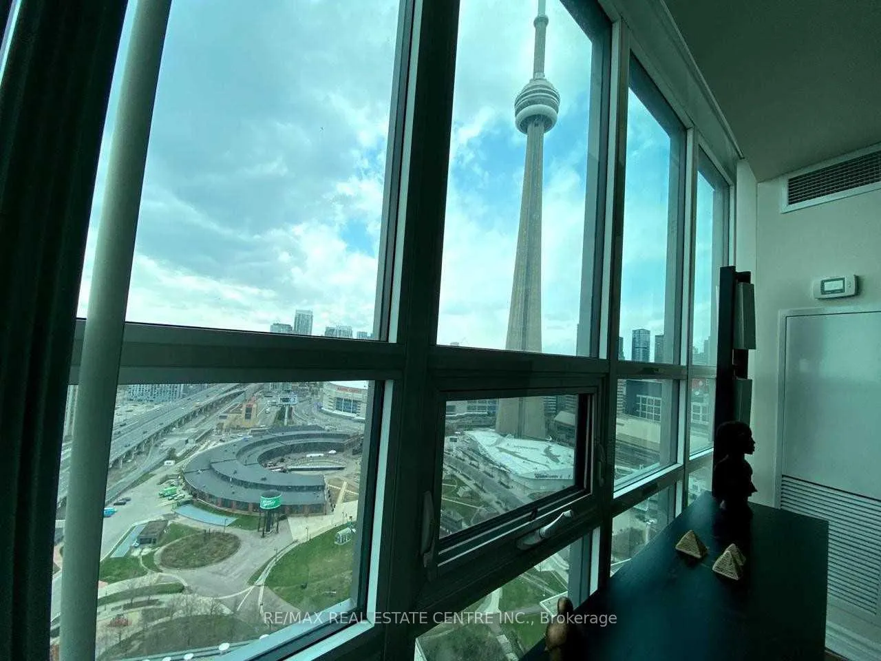 Photo 11 of Unit 3601, 19 Grand Trunk Crescent, Toronto, Waterfront Communities — HOMEH