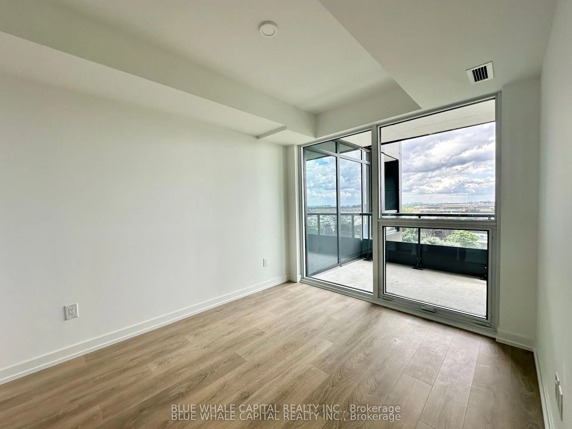 Photo 7 of Unit 816, 1100 Sheppard Avenue W, North York, York University Heights — HOMEH