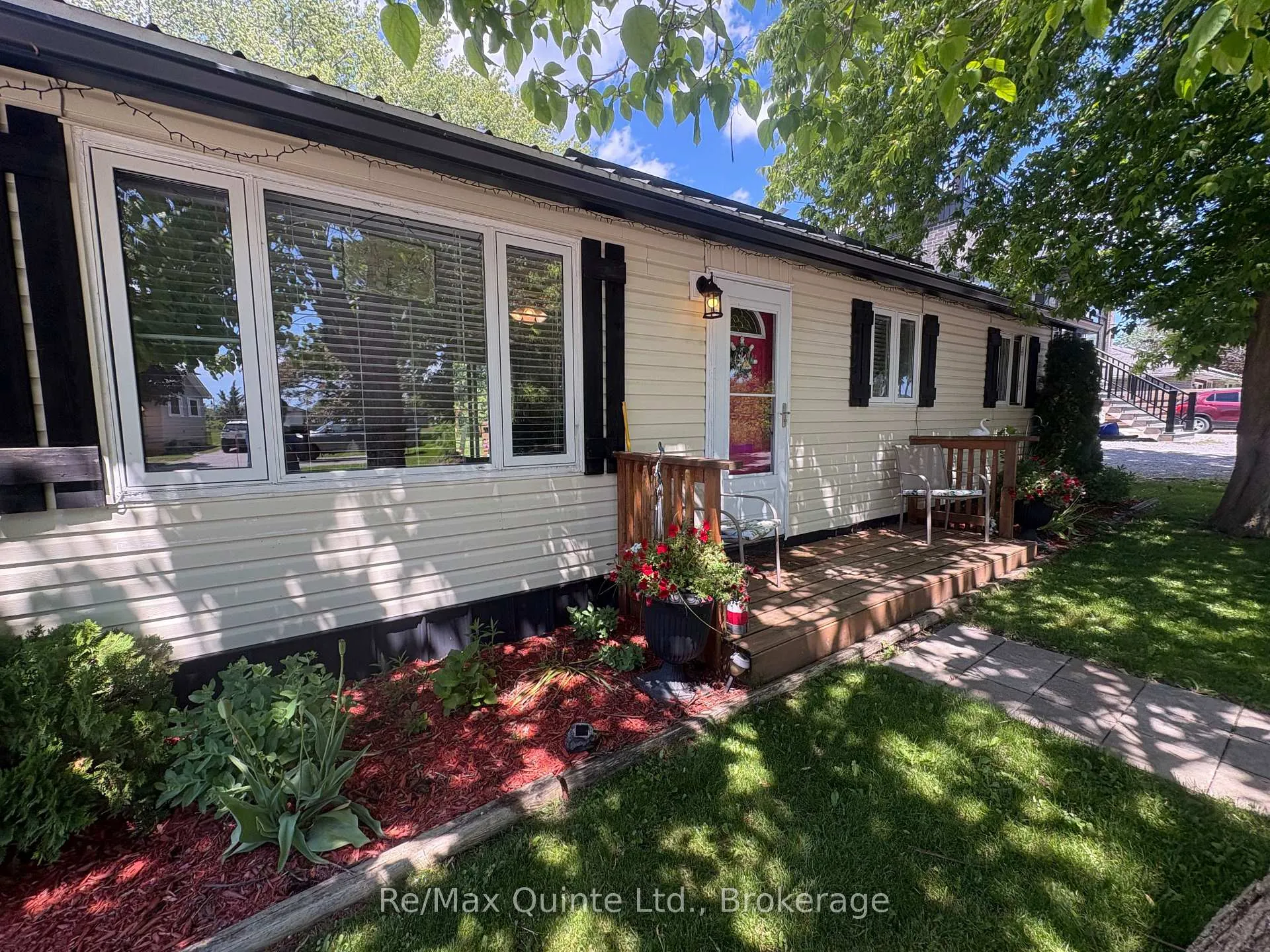 Photo 3 of 14 Bay Avenue, Prince Edward County, Ameliasburg Ward — HOMEH