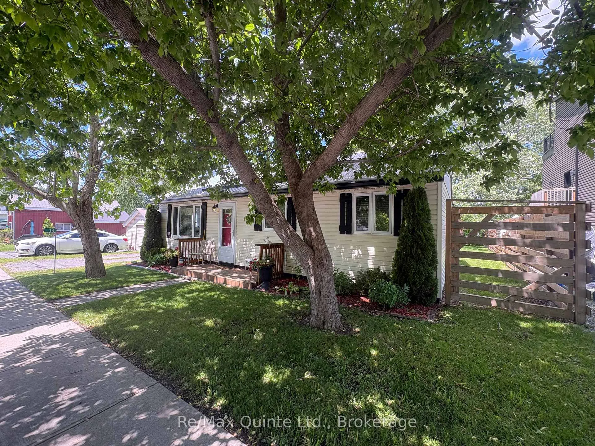 Photo 36 of 14 Bay Avenue, Prince Edward County, Ameliasburg Ward — HOMEH