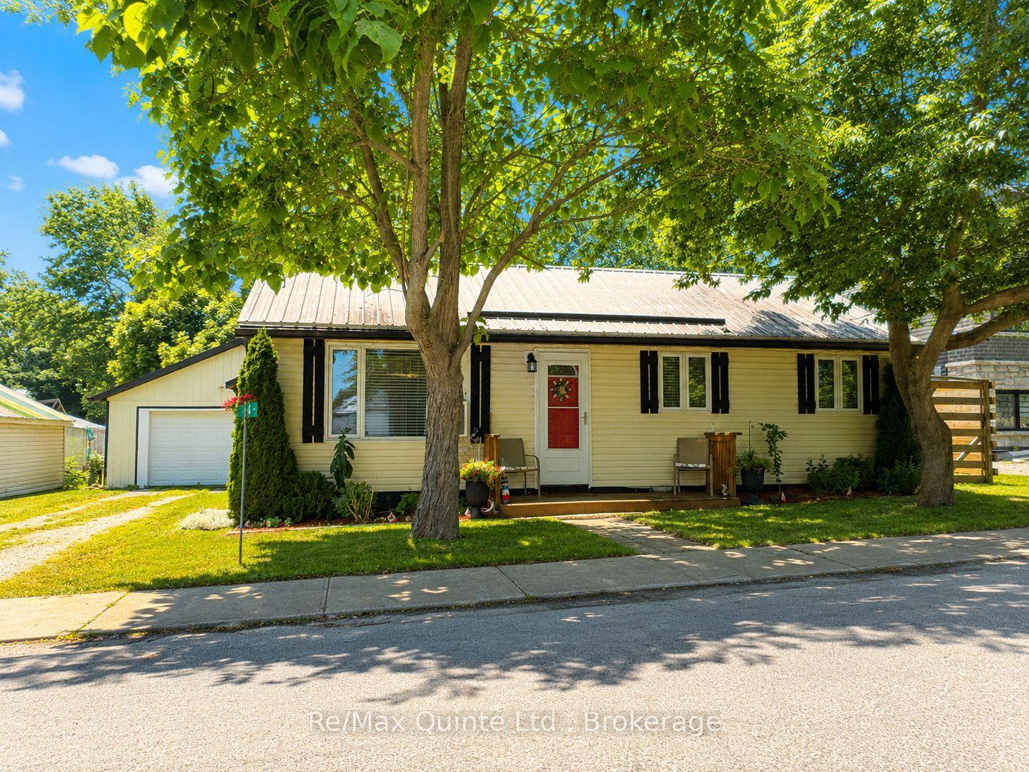 Photo 2 of 14 Bay Avenue, Prince Edward County, Ameliasburg Ward — HOMEH
