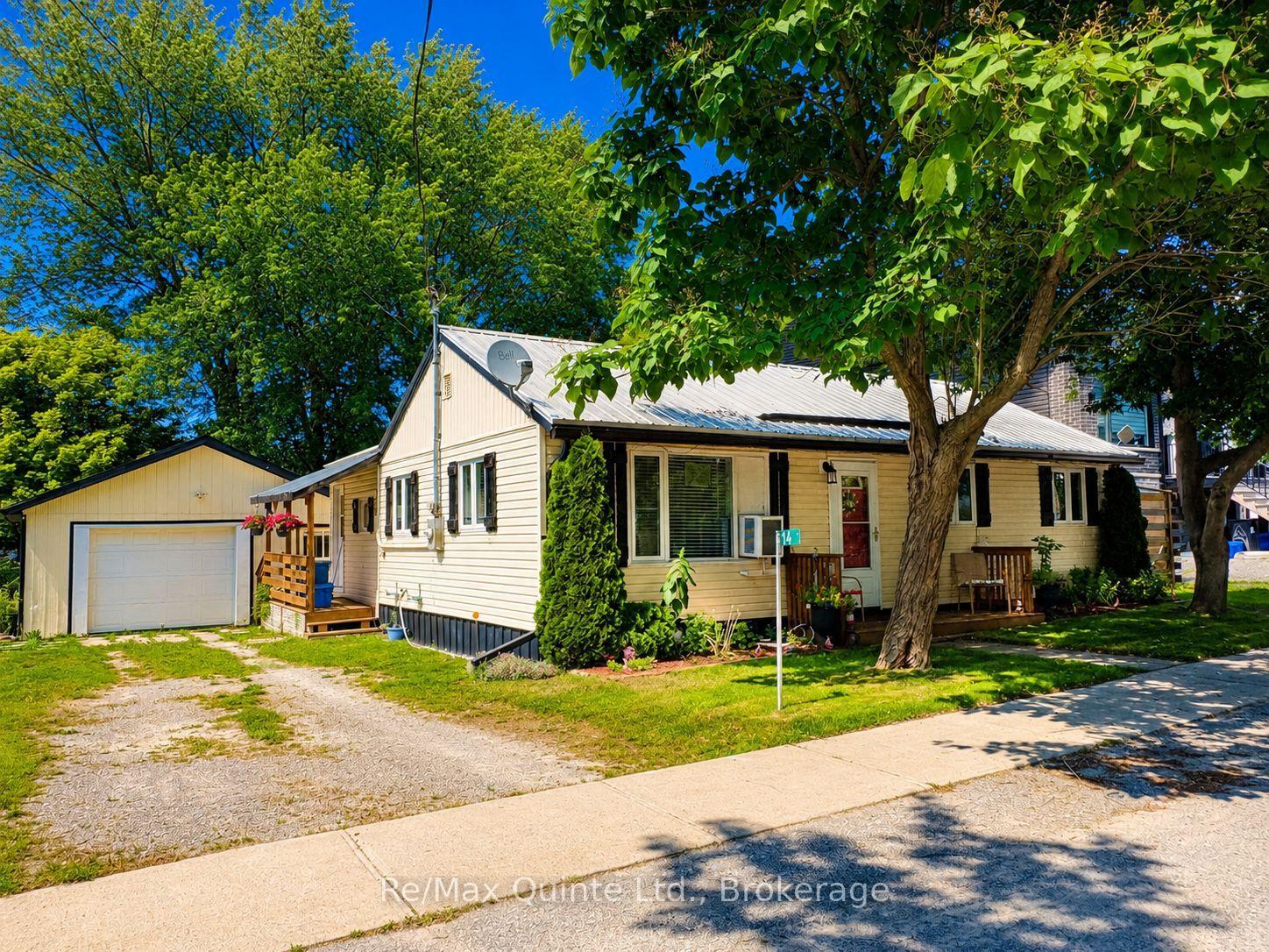Photo 4 of 14 Bay Avenue, Prince Edward County, Ameliasburg Ward — HOMEH
