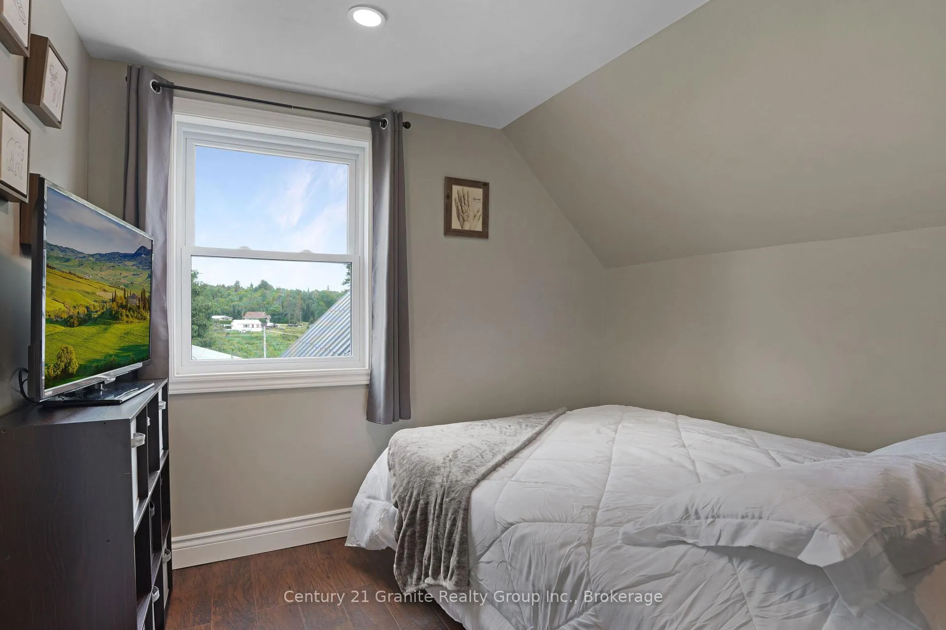 Photo 20 of 25 Post Street, South Algonquin — HOMEH
