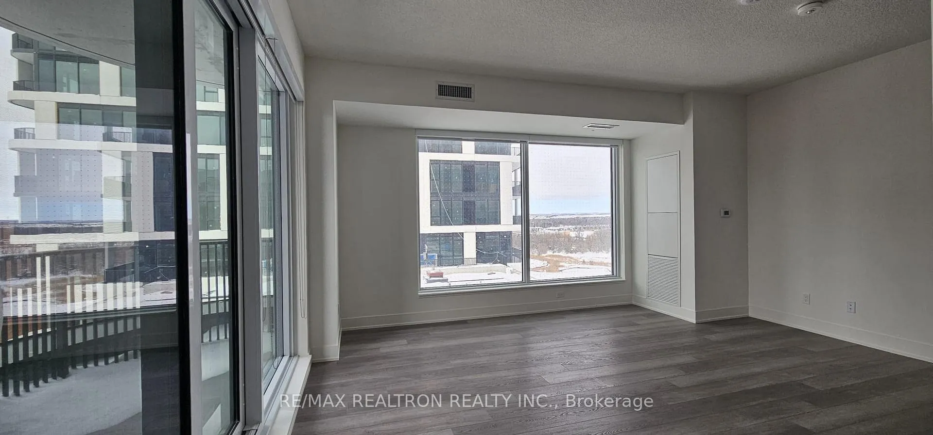 Photo 2 of Unit 1002, 38 Andre De Grasse Street, Markham, Unionville — HOMEH
