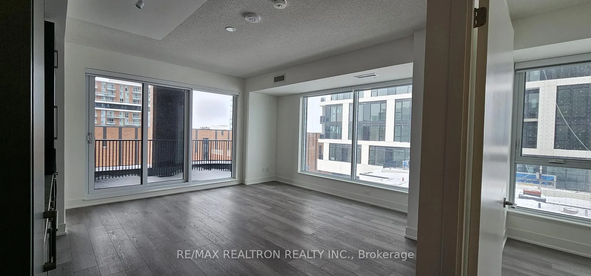 Photo 9 of Unit 1002, 38 Andre De Grasse Street, Markham, Unionville — HOMEH
