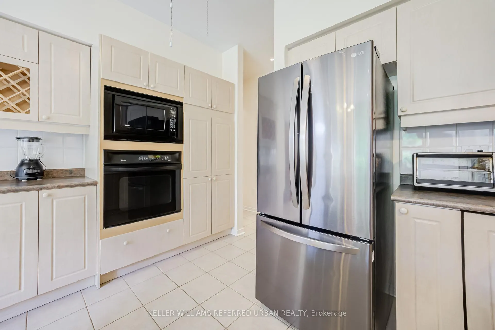 Photo 15 of 51 Belvia Drive, Vaughan, Patterson — HOMEH