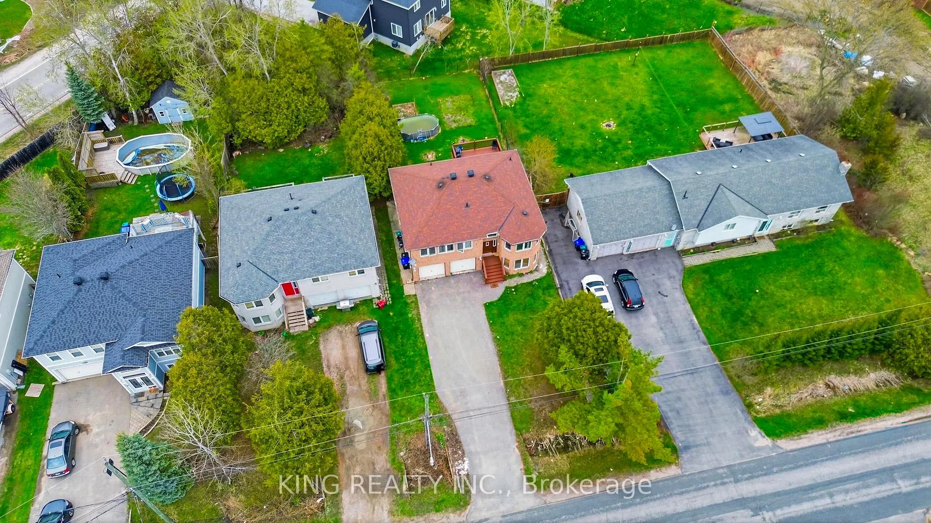 Photo 3 of 1181 Arnold Street, Innisfil, Lefroy — HOMEH