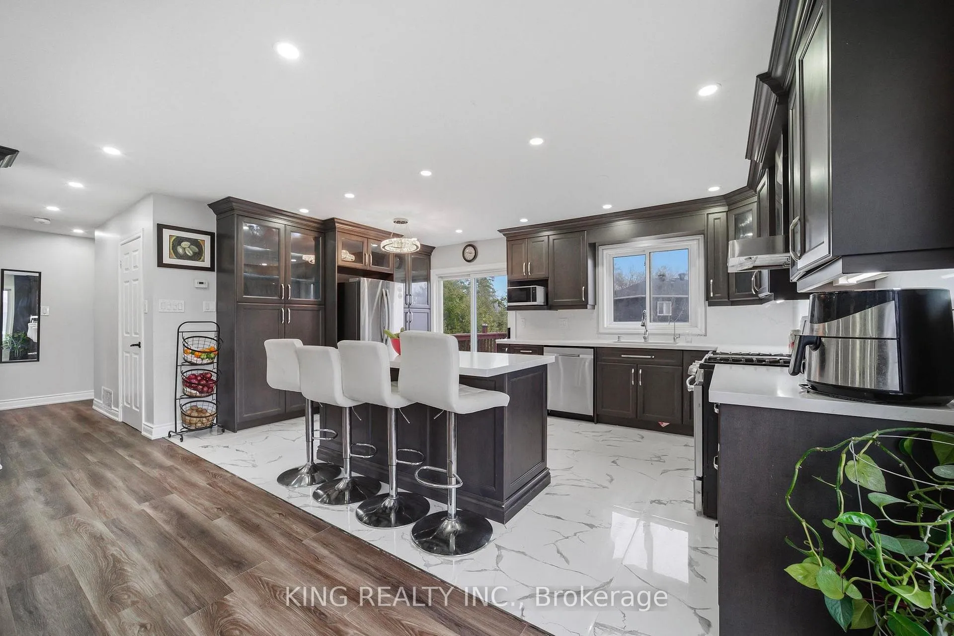 Photo 7 of 1181 Arnold Street, Innisfil, Lefroy — HOMEH