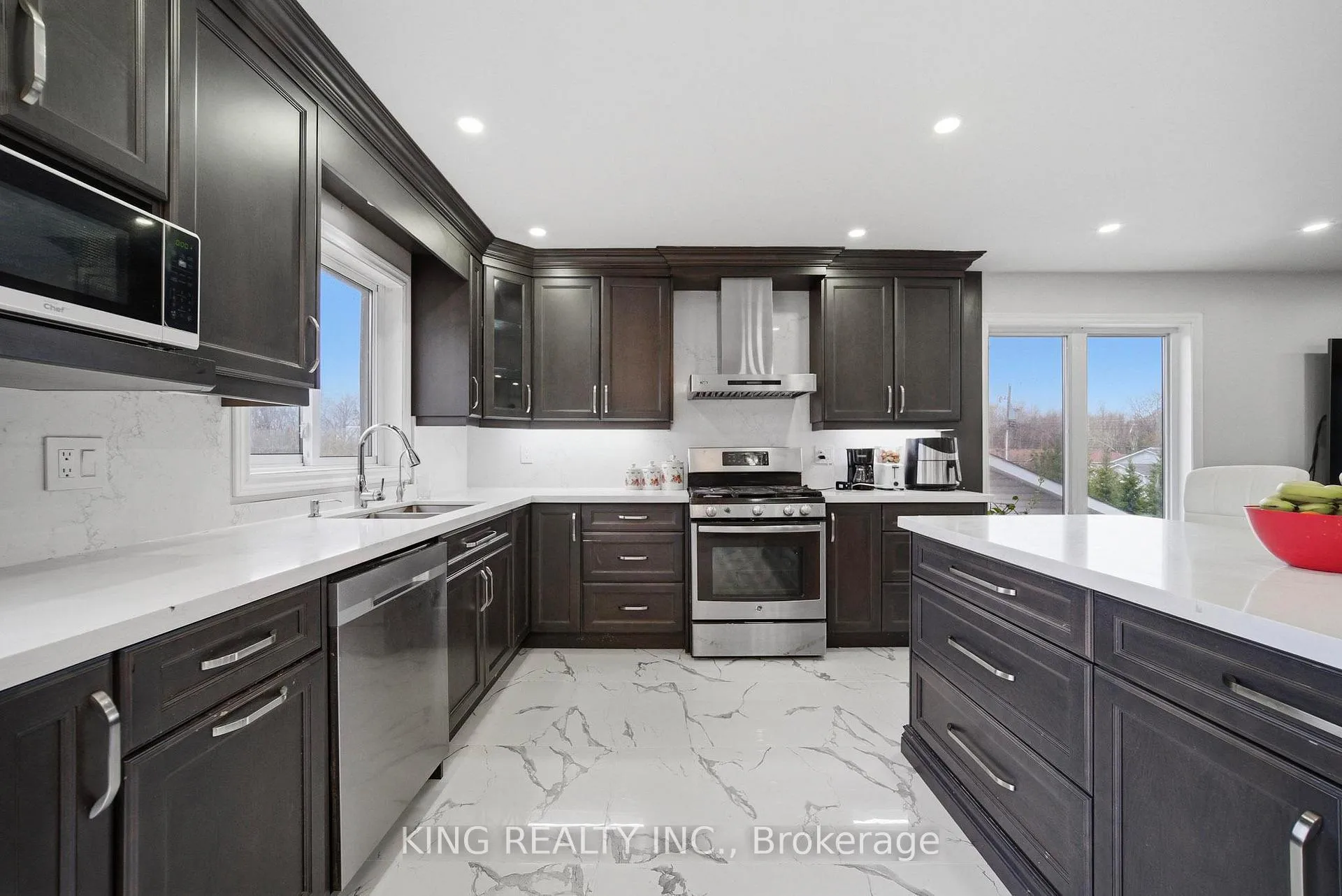 Photo 10 of 1181 Arnold Street, Innisfil, Lefroy — HOMEH