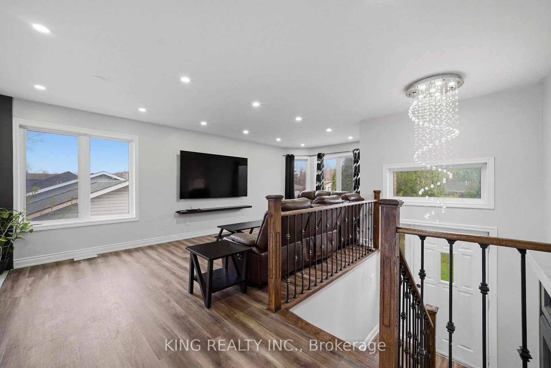 Photo 12 of 1181 Arnold Street, Innisfil, Lefroy — HOMEH