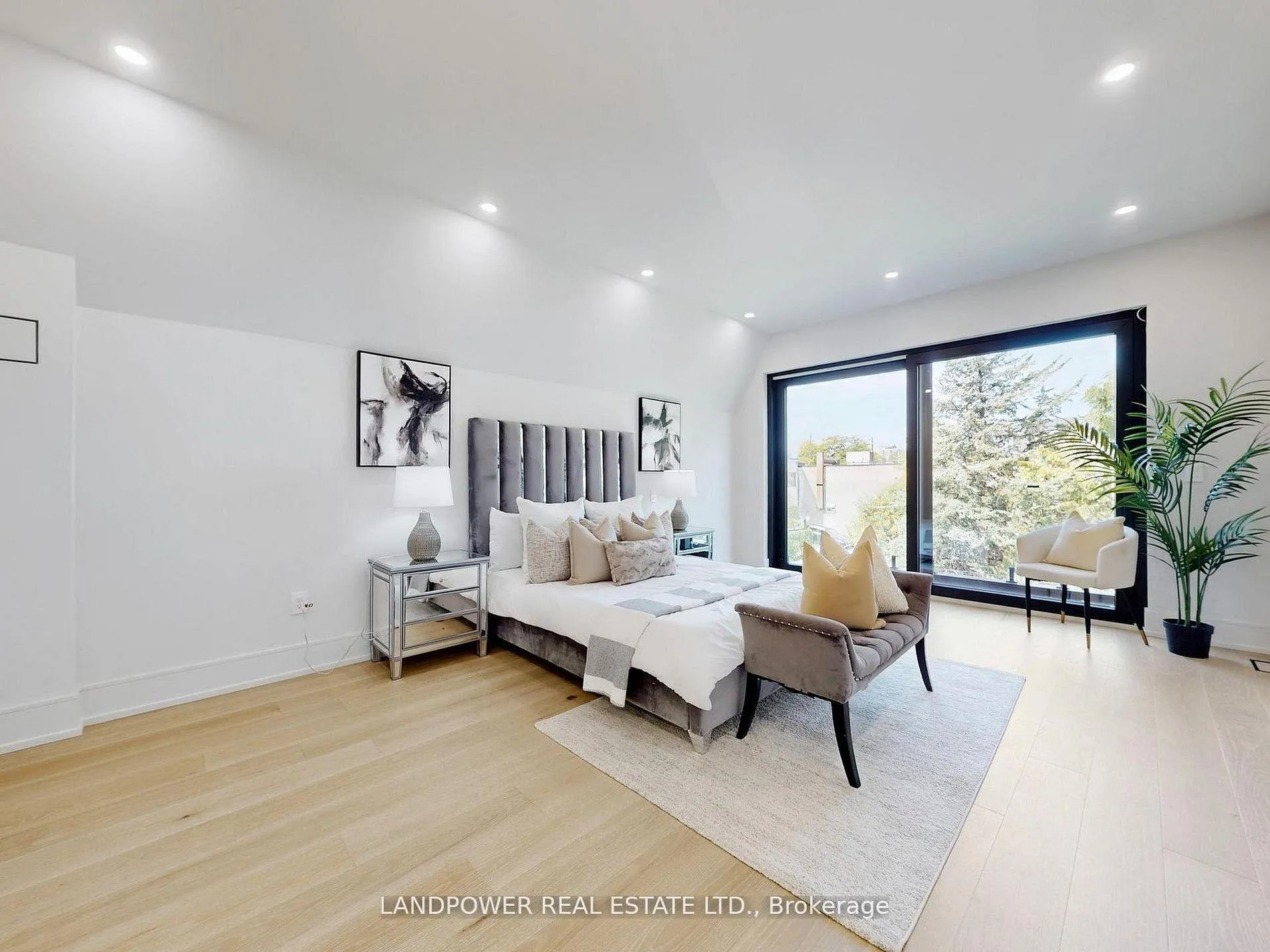 Photo 11 of 214 Brooke Avenue, Toronto, Bedford Park-Nortown — HOMEH