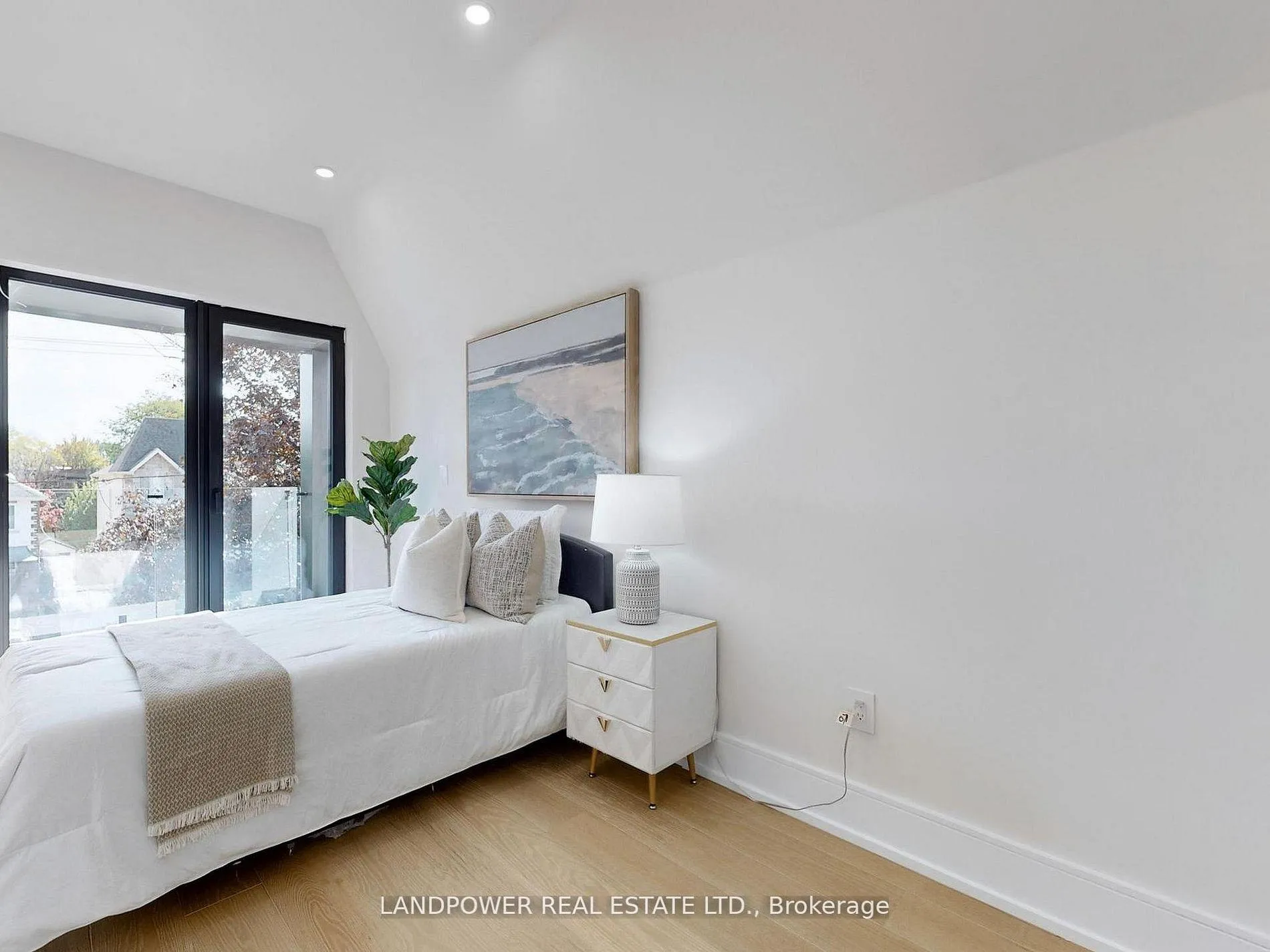 Photo 13 of 214 Brooke Avenue, Toronto, Bedford Park-Nortown — HOMEH