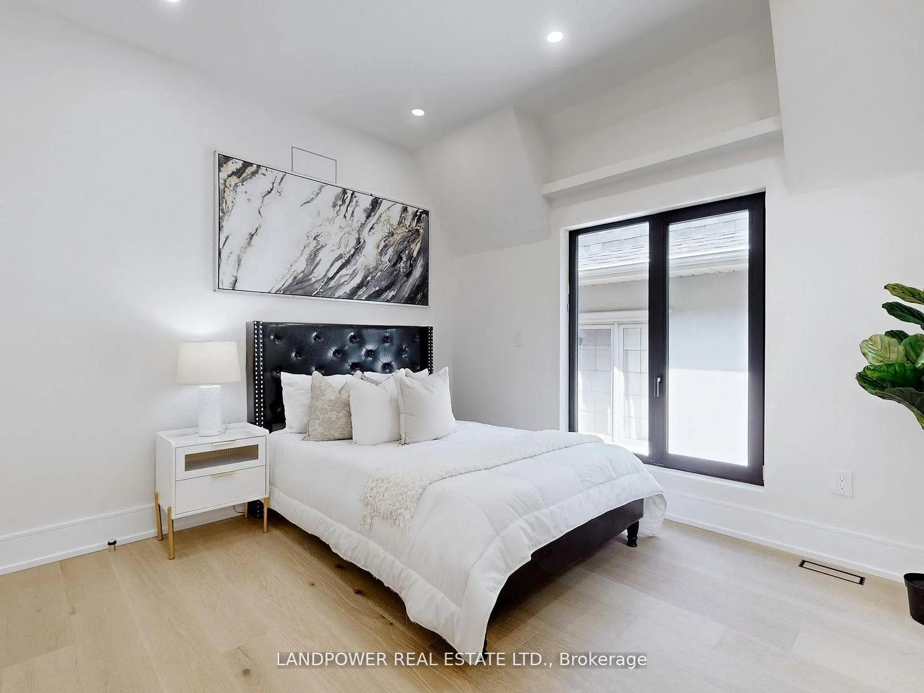 Photo 16 of 214 Brooke Avenue, Toronto, Bedford Park-Nortown — HOMEH