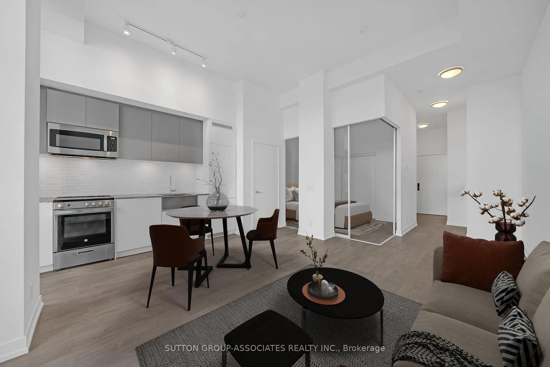 Photo 2 of Unit 213, 270 Dufferin Street, Toronto, South Parkdale — HOMEH