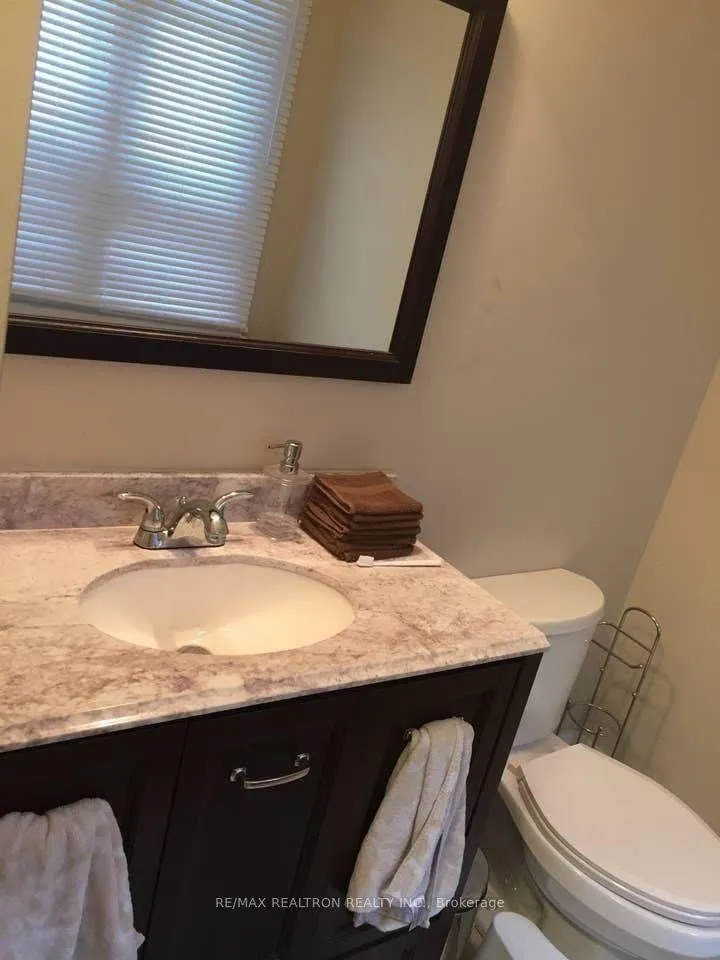 Photo 2 of Unit 2nd Flr, 2547 Yonge Street, Toronto, Mount Pleasant West — HOMEH
