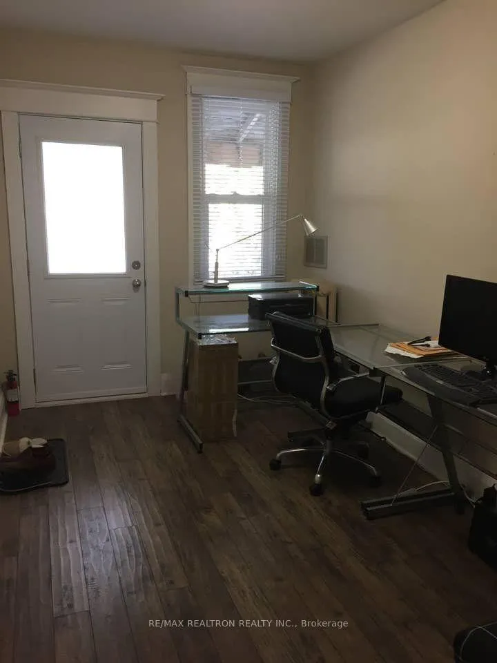 Photo 4 of Unit 2nd Flr, 2547 Yonge Street, Toronto, Mount Pleasant West — HOMEH