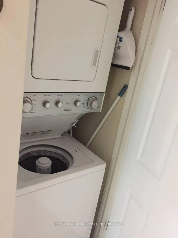 Photo 7 of Unit 2nd Flr, 2547 Yonge Street, Toronto, Mount Pleasant West — HOMEH