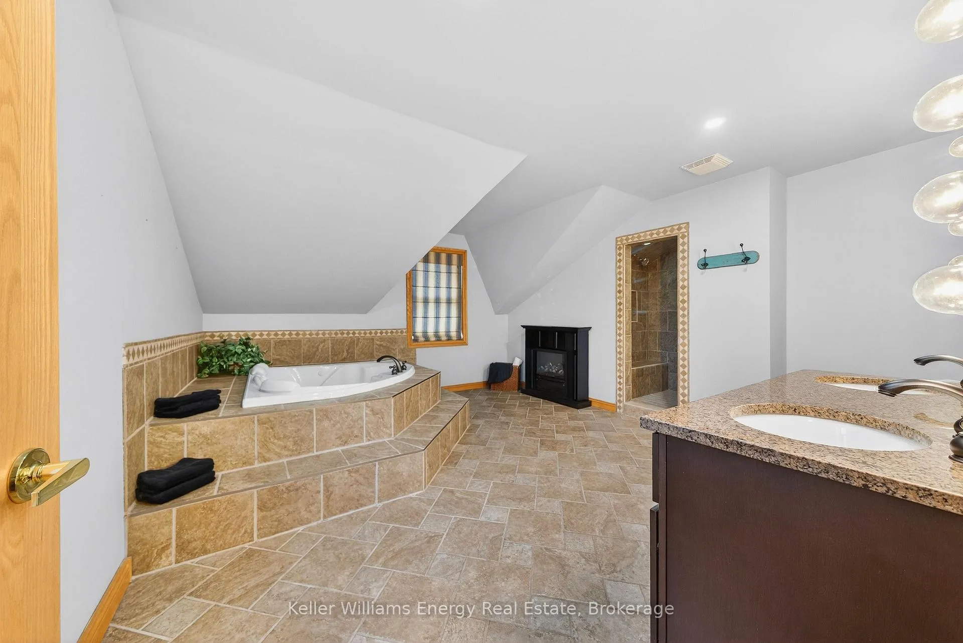 Photo 31 of 1114 Harrington Road, Quinte West, Sidney Ward — HOMEH