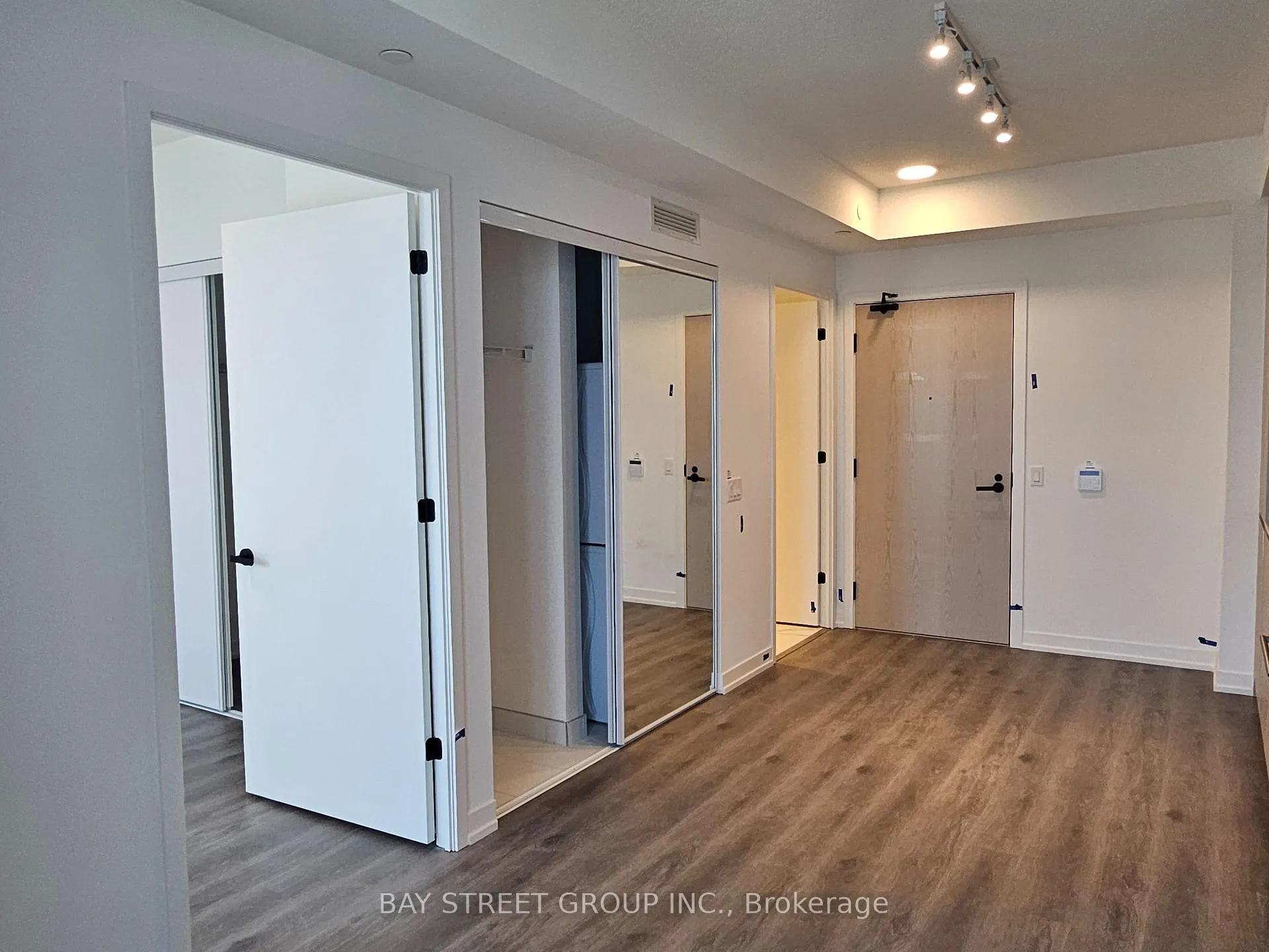 Photo 3 of Unit 1611, 28 Interchange Way, Vaughan, Vaughan Corporate Centre — HOMEH