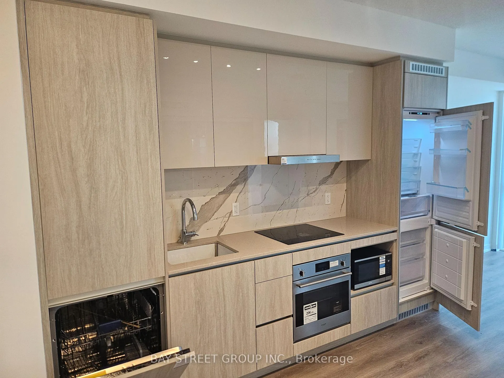 Photo 5 of Unit 1611, 28 Interchange Way, Vaughan, Vaughan Corporate Centre — HOMEH