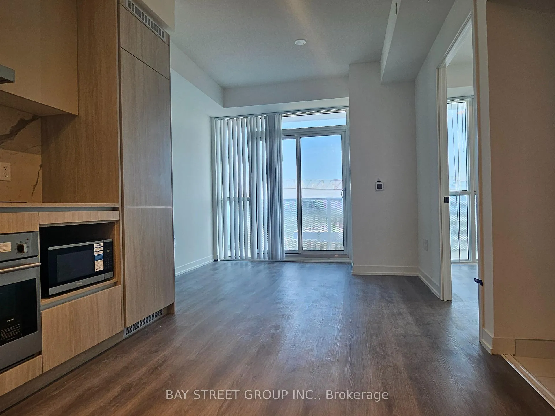 Photo 7 of Unit 1611, 28 Interchange Way, Vaughan, Vaughan Corporate Centre — HOMEH