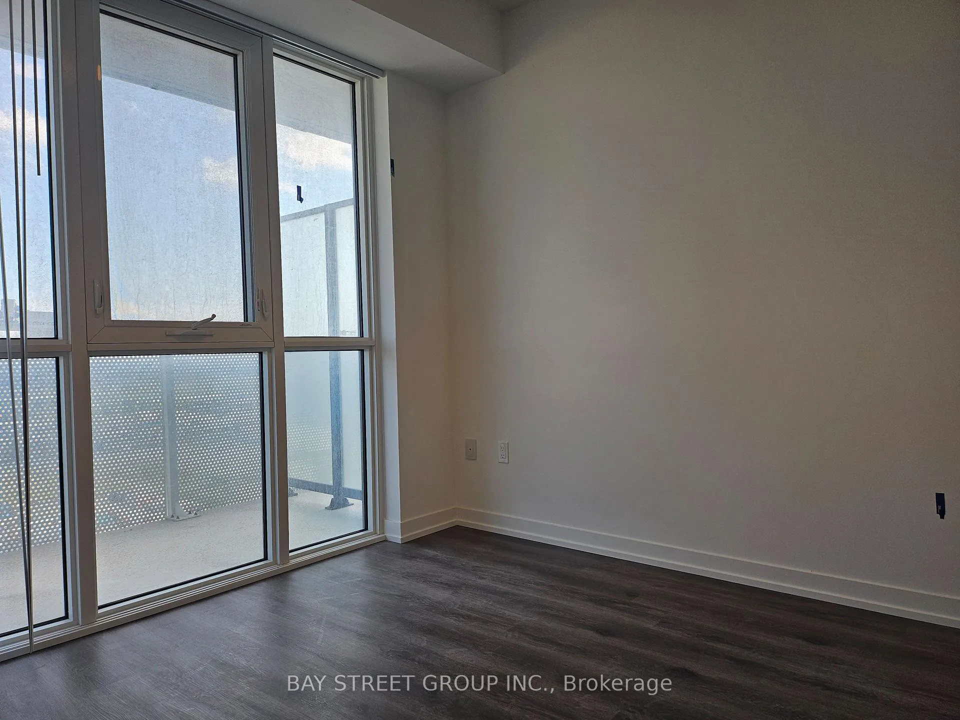 Photo 11 of Unit 1611, 28 Interchange Way, Vaughan, Vaughan Corporate Centre — HOMEH